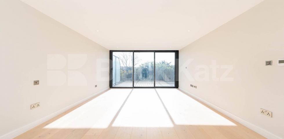			2 Bedroom, 2 bath, 1 reception Penthouse			 Tottenham Lane, CROUCH END